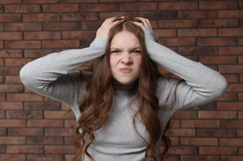 5 Signs Your Teen Daughter Is Struggling with Peer Pressure and What You Can Do